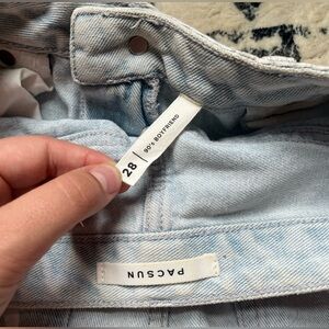 Daisy Light Blue 90’s Boyfriend Jeans- Size 28